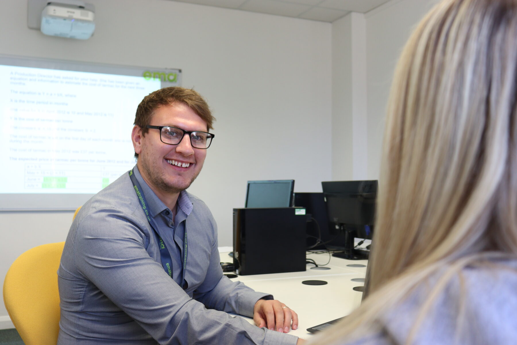 EMA Training Accountancy Mentor, Rob, supporting accountancy apprentice.